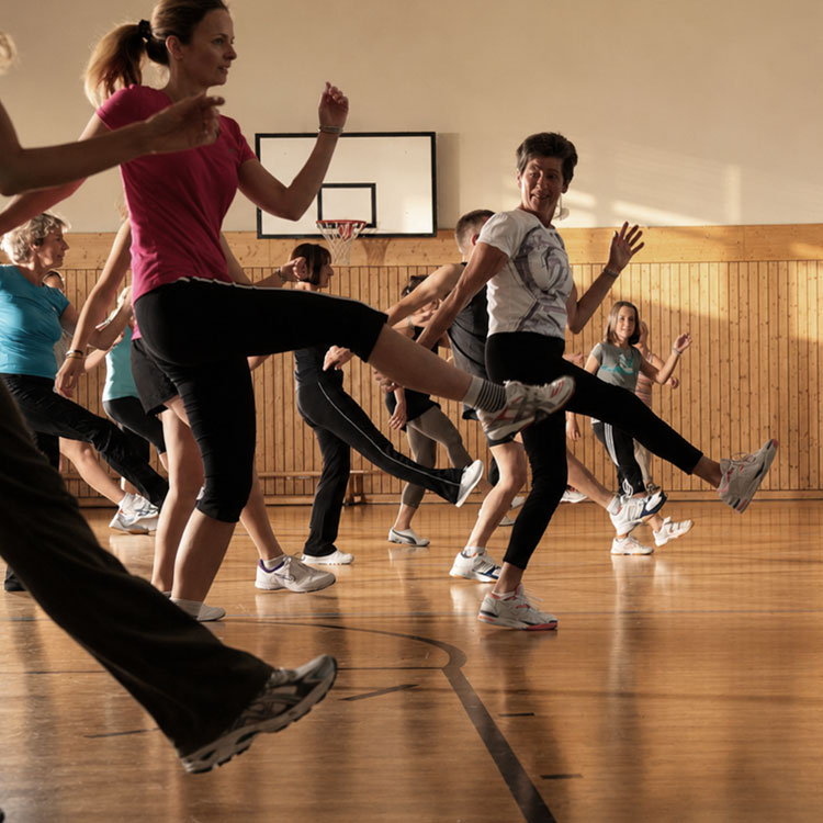 Teilnehmer und Teilnehmerinnen des Energy Dance Treff in Bad Nauheim
